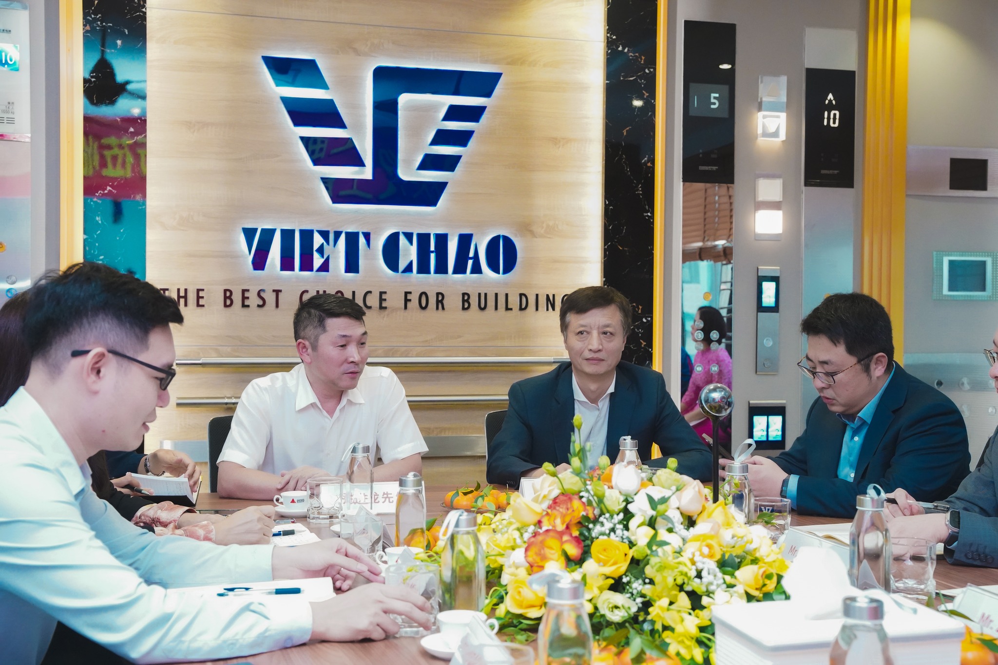 pho-chu-tich-vuong-den-tham-viet-chao-nang-cao-moi-quan-he-viet-chao-va-shanghai-mitsubishi-2